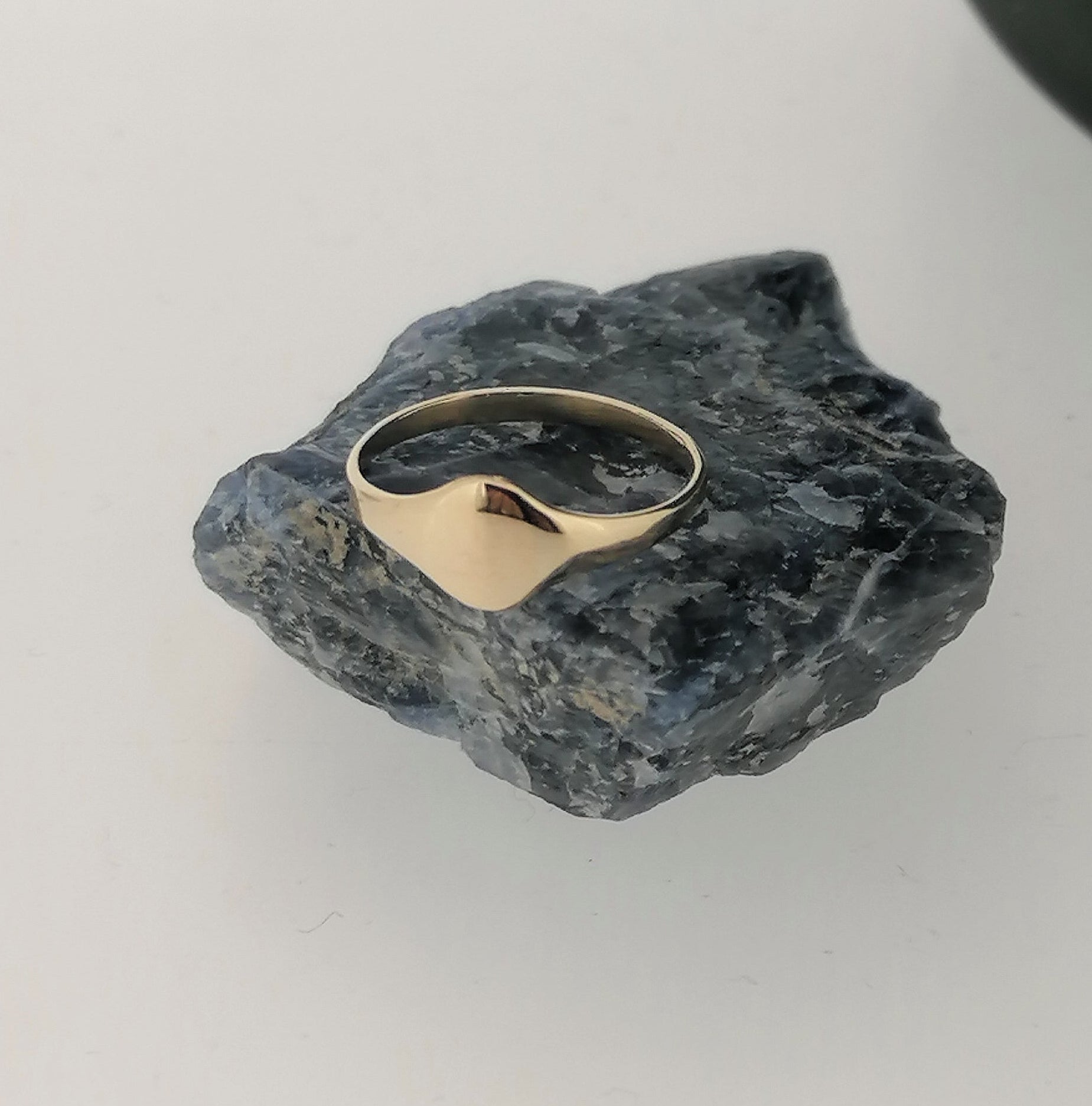 9ct Yellow Gold round small signet ring for women
