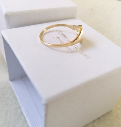 9ct Yellow Gold Plain Oval Signet Ring Womens Mens Unisex Hallmarked