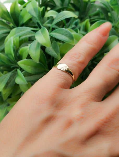 Ladies 9ct Yellow Gold Half Engraved Heart Signet Ring Minimalist