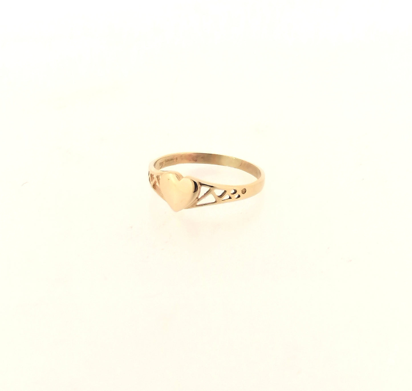 9ct Yellow Gold Heart Signet Ring