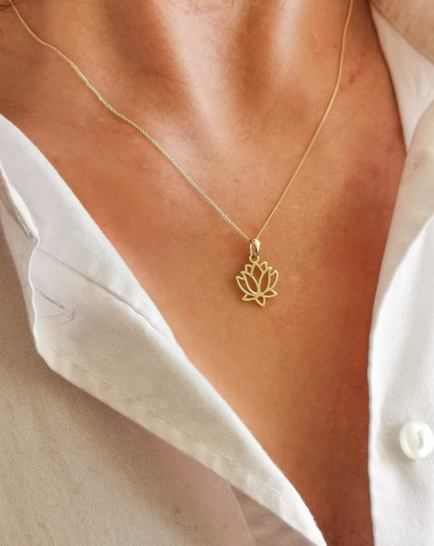 Womens 9ct Yellow Gold Lotus Pendant Necklace
