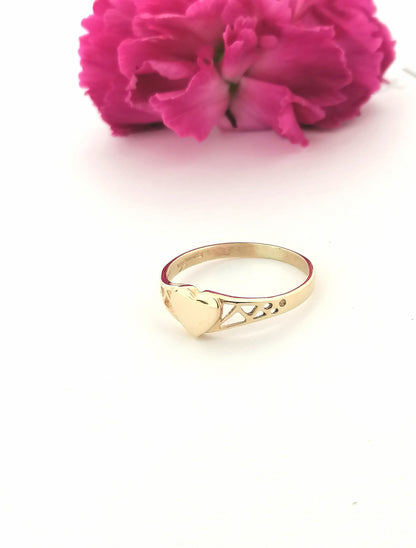 9ct Yellow Gold Heart Signet Ring