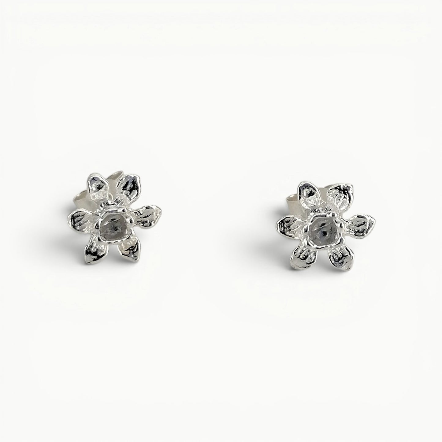 Sterling Silver daffodil flower stud earrings. Symbol of Wales and new beginnings. 