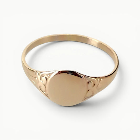 9ct Yellow Gold Oval Engraved Signet Ring