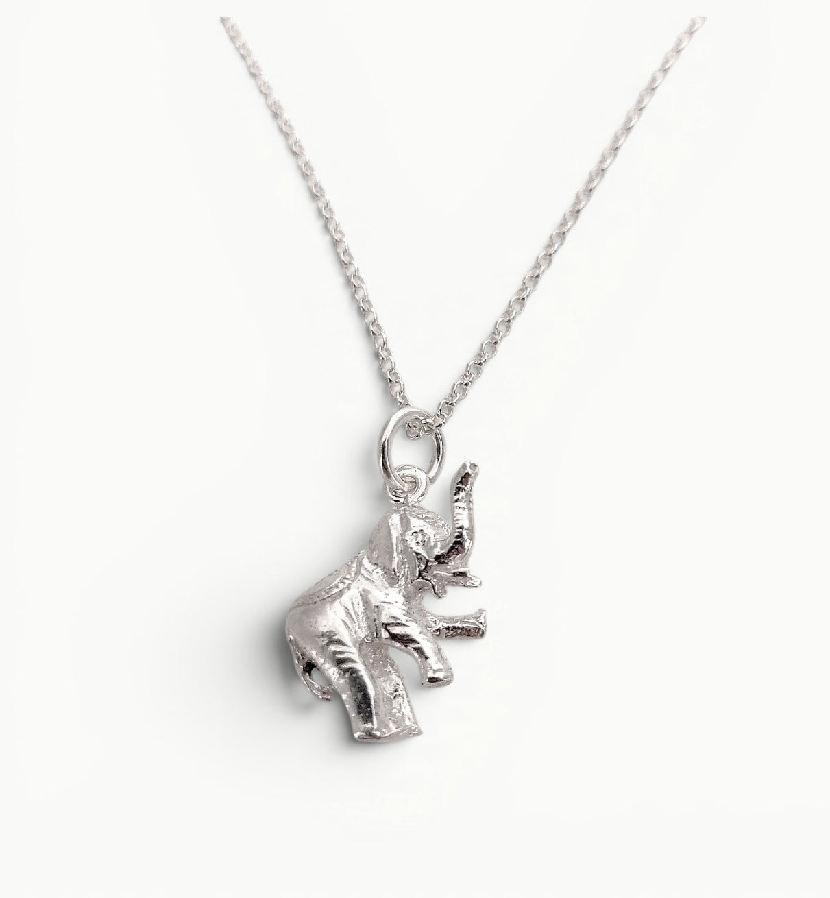 Sterling Silver elephant pendant on a 20" 1.4mm wide sterling silver belcher link chain. 