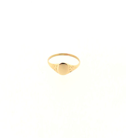 Ladies 9ct Yellow Gold Oval Engraved Signet Ring